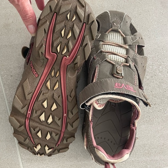 Teva Tan and Pink Athletic Sandals size 7.5 - Picture 3 of 17